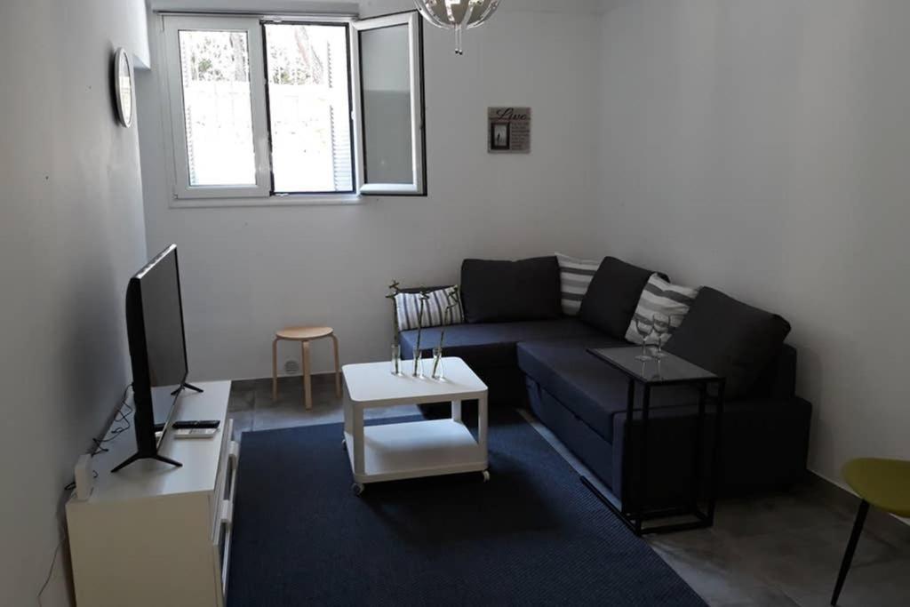 Cozy apartment for 4 in Kolonaki, Lycabettus Athén Kültér fotó